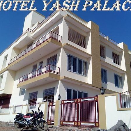 Hotelyashpalace Maihar Exteriör bild